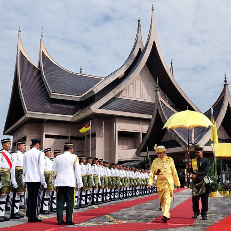 TUANKU MUHRIZ BERANGKAT RASMI ISTIADAT PERASMIAN PERSIDANGAN DUN NEGERI SEMBILAN